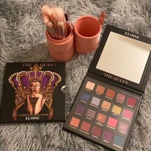 Makeup eyeshadow palette and travel brushes
